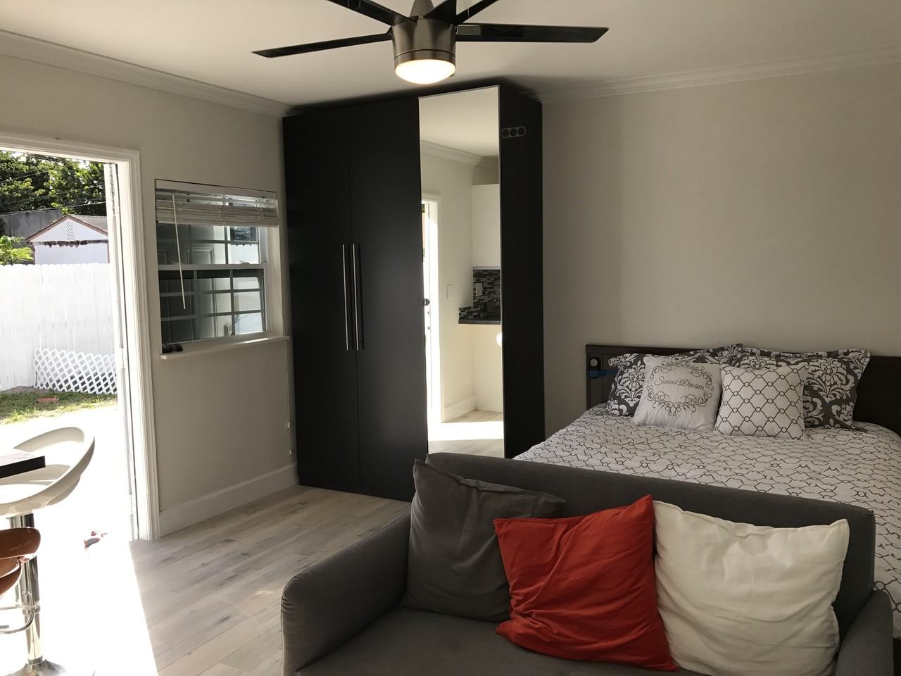 1311 Nw 17th Ave #B - Photo 2 of 15
