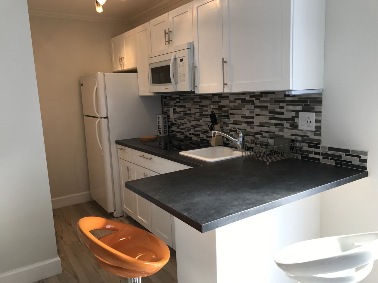 1311 Nw 17th Ave #B - Photo 3 of 15