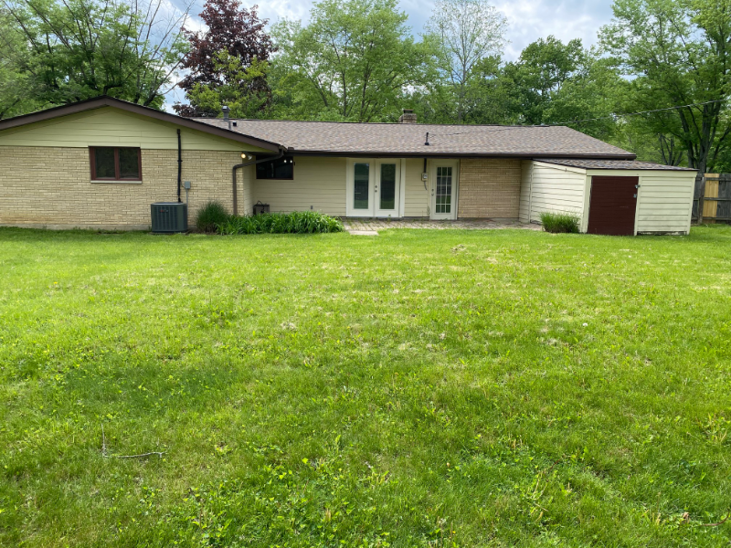 2302 Lakeview Dr - Photo 4 of 10