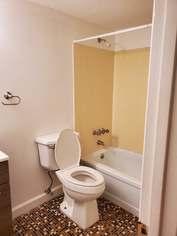 601 Riverhill Cir #B3 - Photo 7 of 18