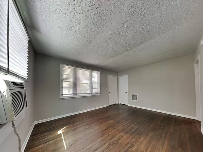 718 26th Ave N - Photo 2 of 20