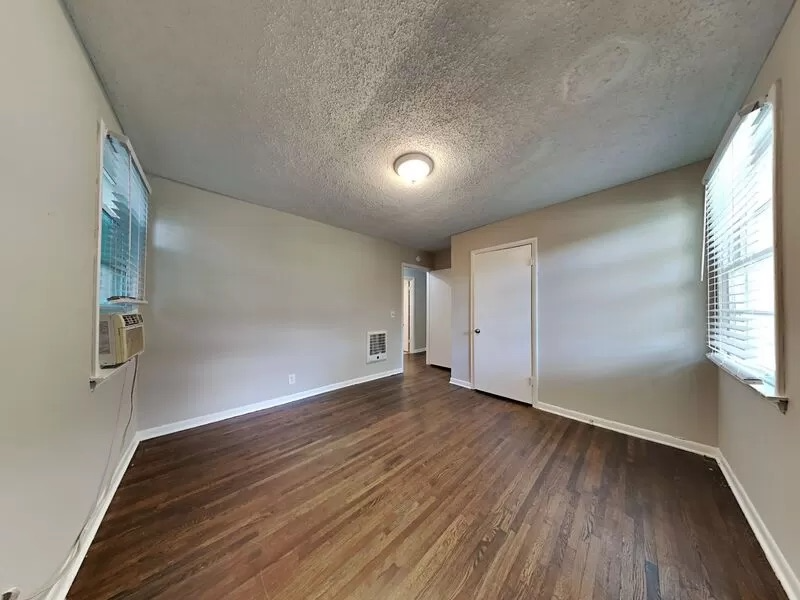 718 26th Ave N - Photo 5 of 20