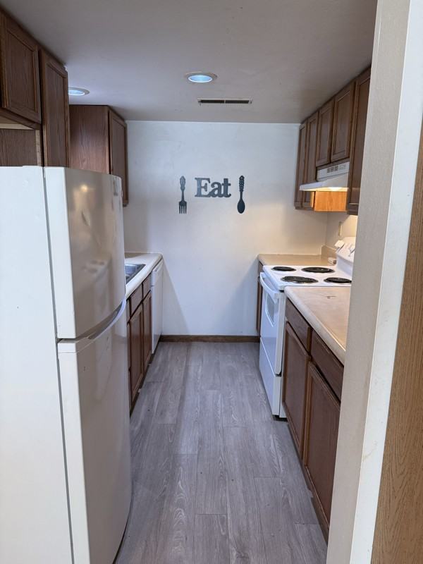 365 Ellis Ave #4 - Photo 3 of 22