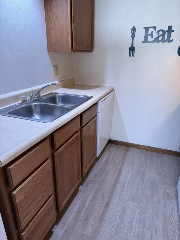 365 Ellis Ave #4 - Photo 5 of 22