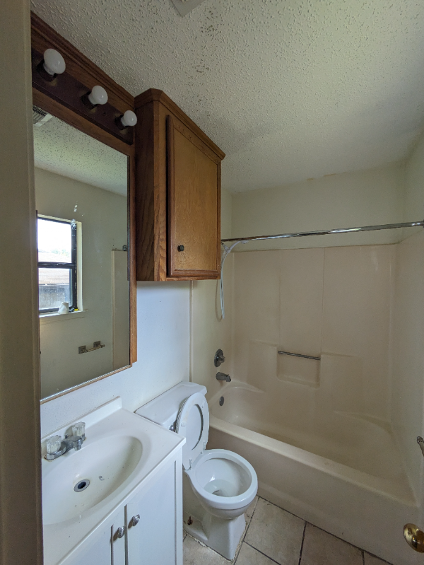 933 Edwards St - Photo 7 of 19