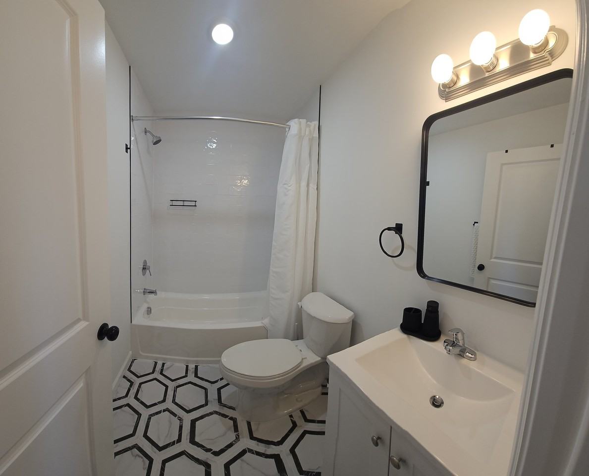 320 Grove St #1 - Photo 6 of 6