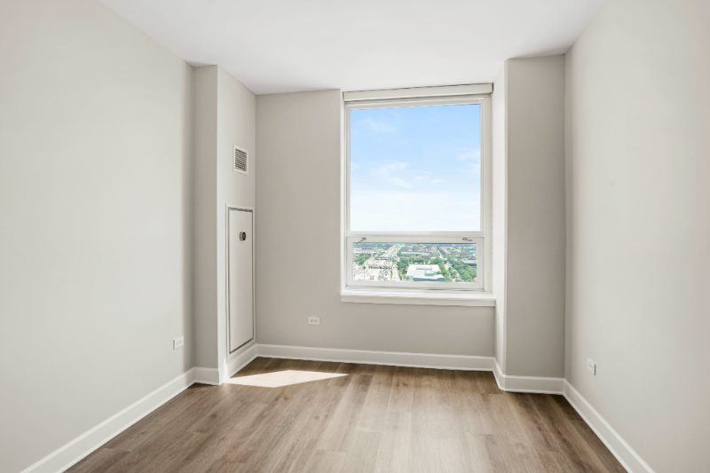705 W Adams St - Photo 3 of 8