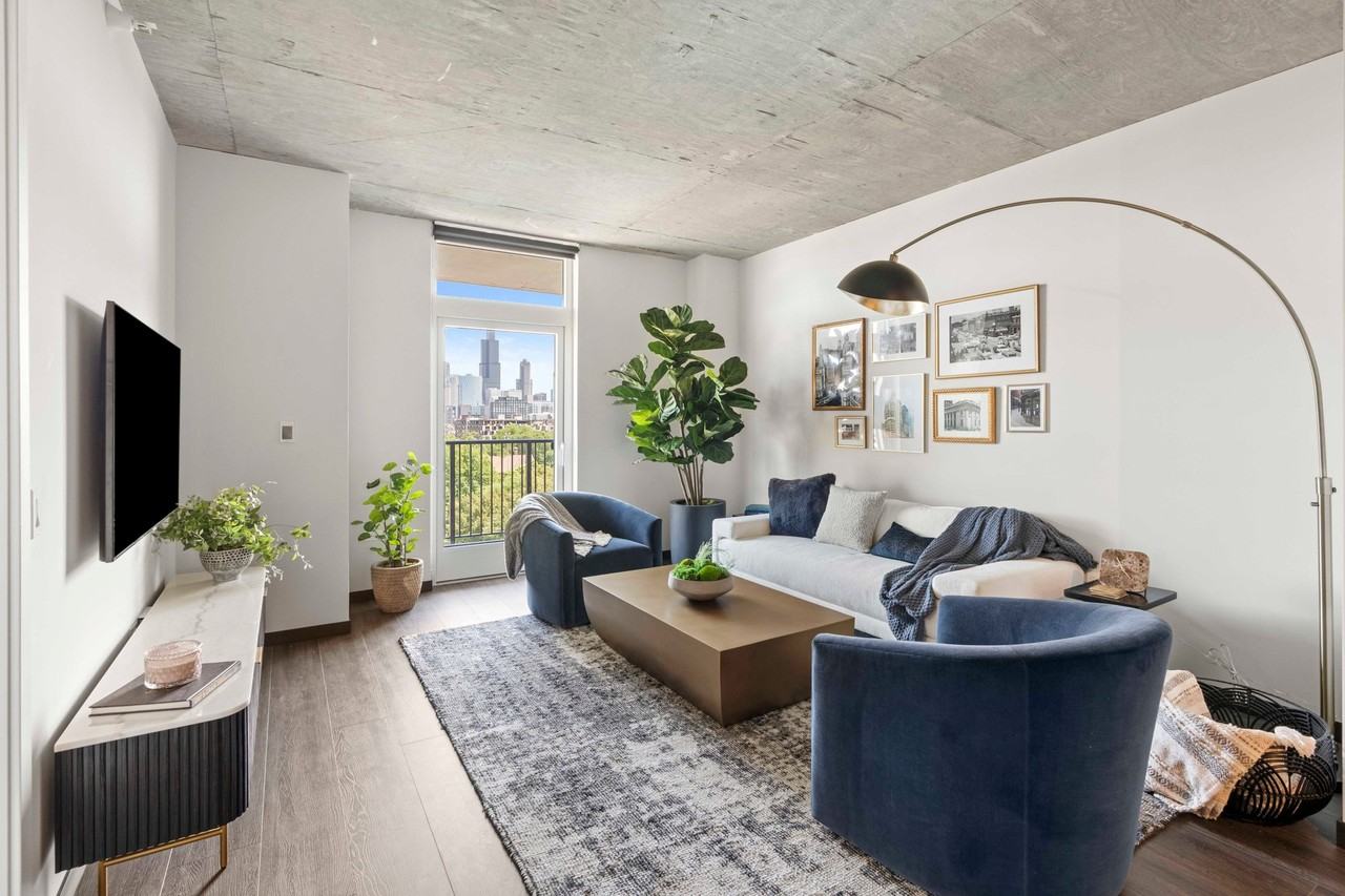 136 N Ashland Ave - Photo 3 of 9