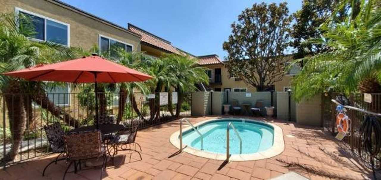 Landmark Gardens Apartments - Photo 3 of 10
