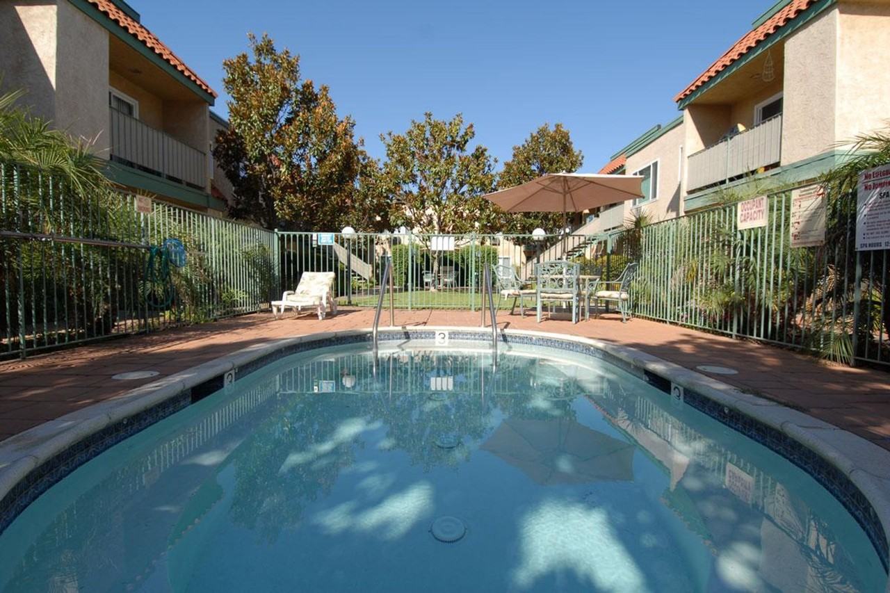 Landmark Gardens Apartments - Photo 6 of 10