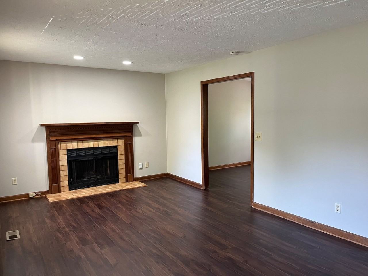 874 Norwalk Dr - Photo 3 of 27