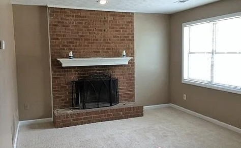 916 Holden Ln - Photo 2 of 12