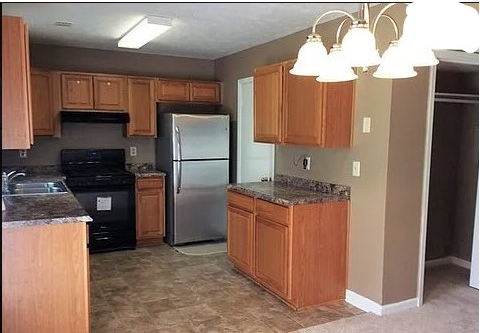 916 Holden Ln - Photo 4 of 12