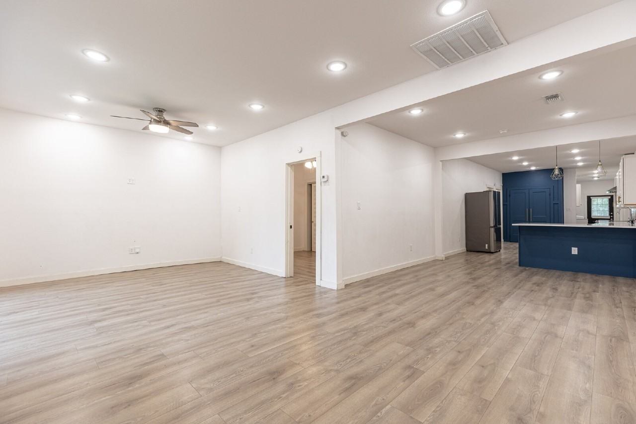1010 Burnet St - Photo 4 of 39