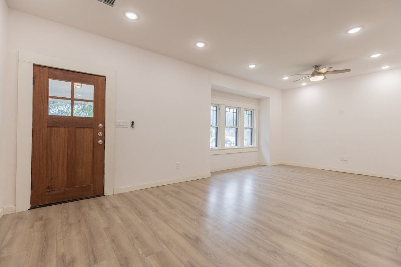 1010 Burnet St - Photo 5 of 39