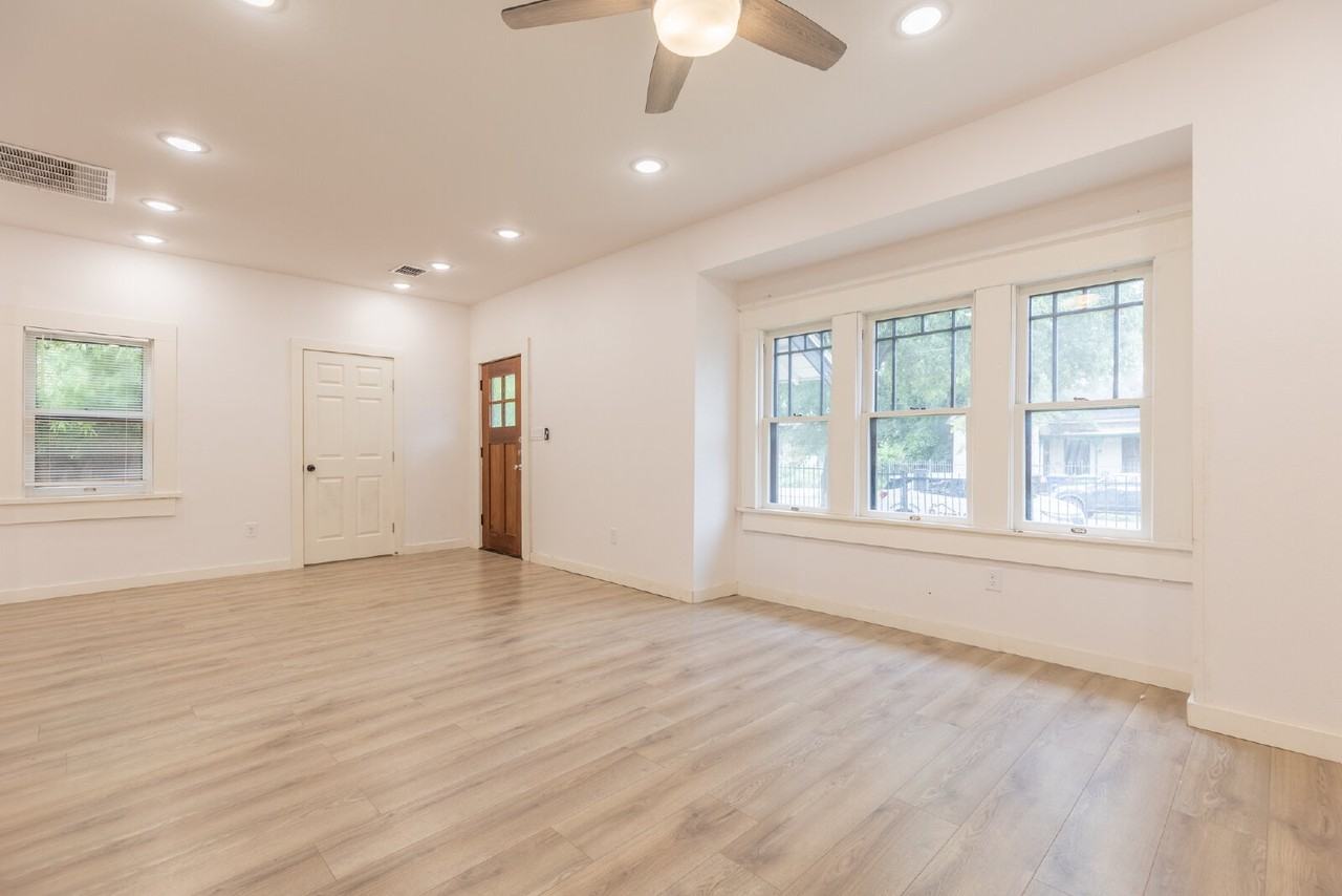 1010 Burnet St - Photo 6 of 39