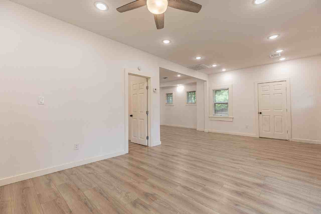 1010 Burnet St - Photo 7 of 39