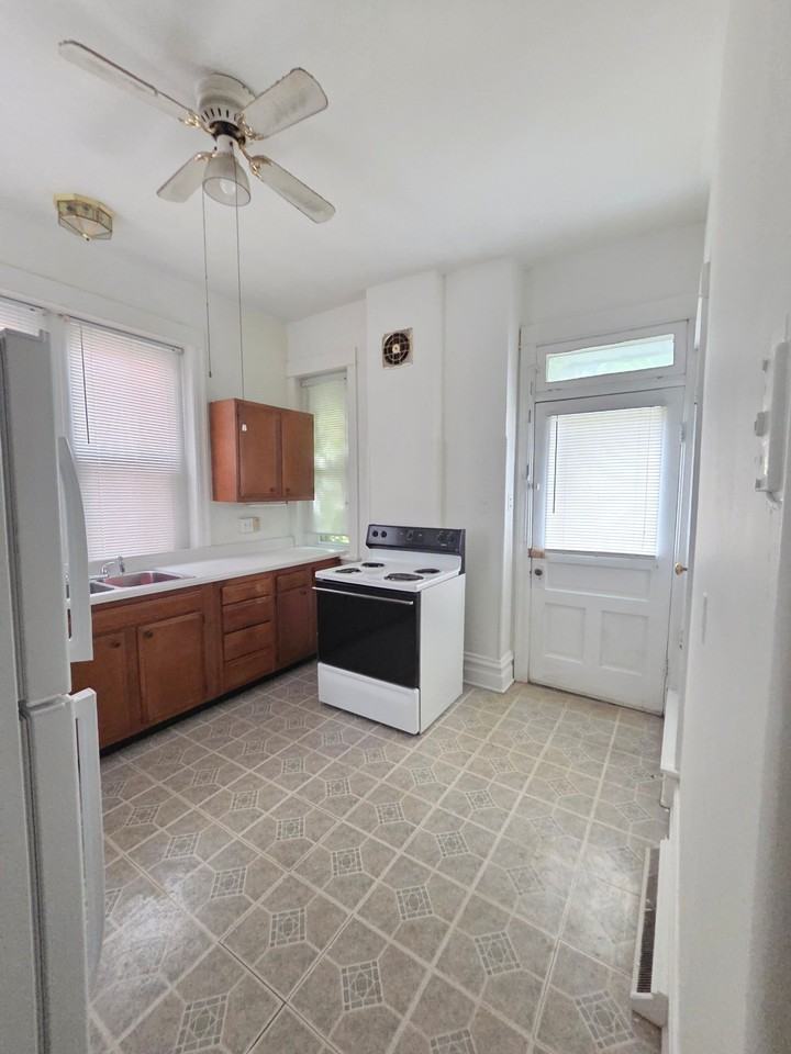 660 Oak Hill Ave #1BOTTOM - Photo 6 of 17