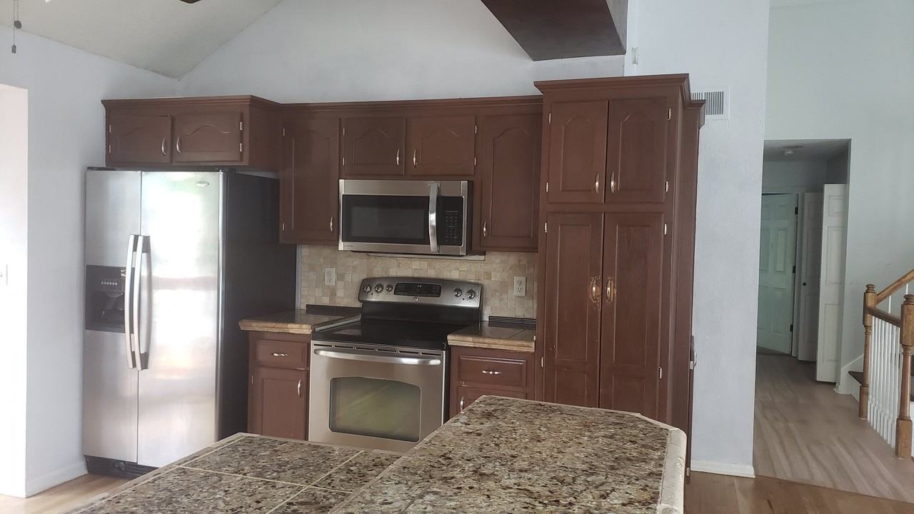 13642 W 129th St - Photo 7 of 33
