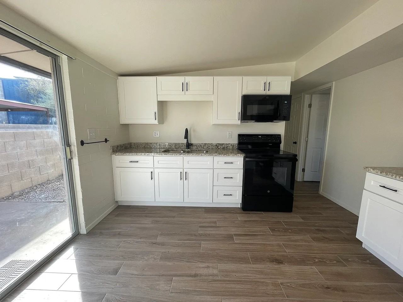 1508 E Adelaide Dr #11 - Photo 4 of 17