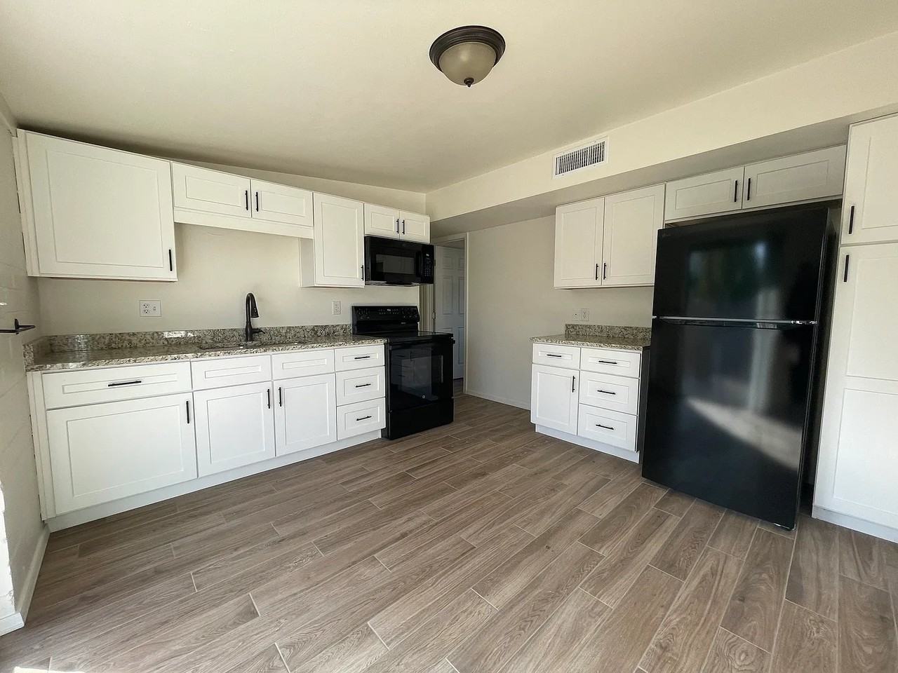 1508 E Adelaide Dr #11 - Photo 5 of 17