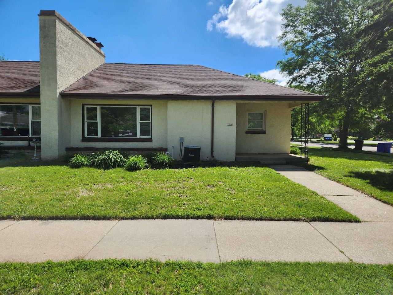1206 S Herbert St - Photo 2 of 14