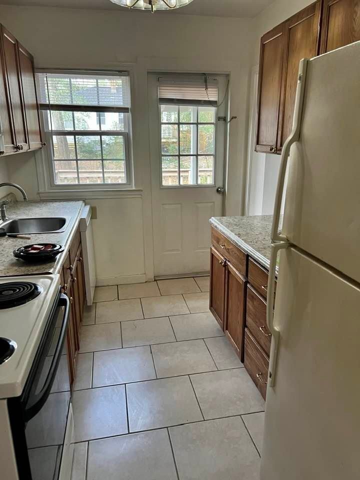 610 Collins Dr - Photo 2 of 15