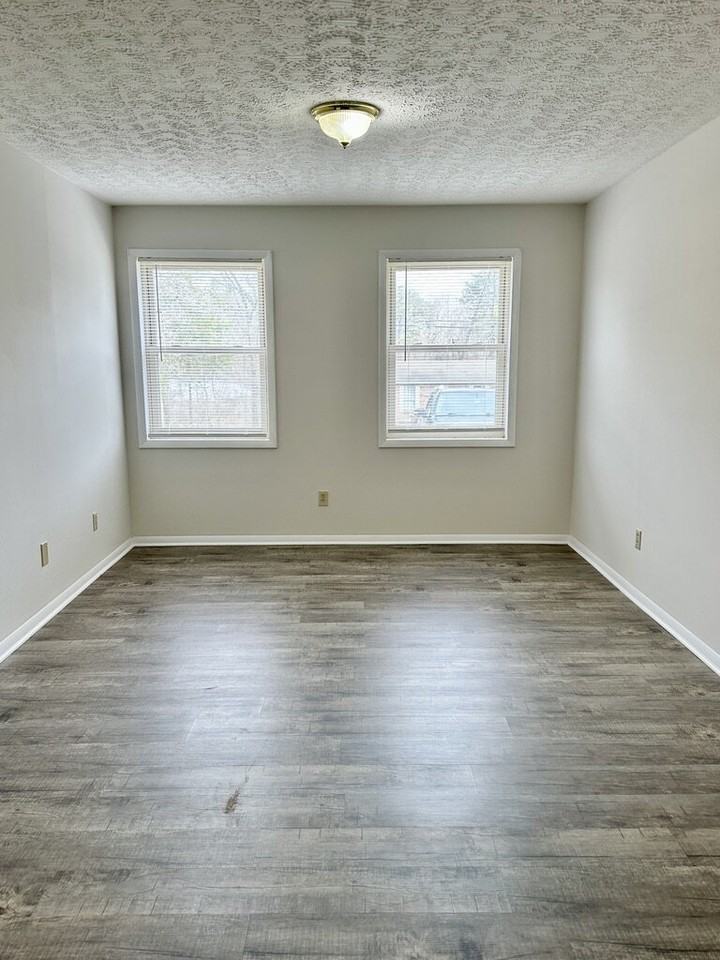 51 Kenway St - Photo 4 of 8