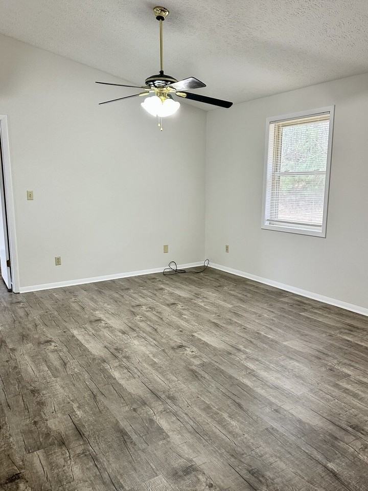 51 Kenway St - Photo 5 of 8