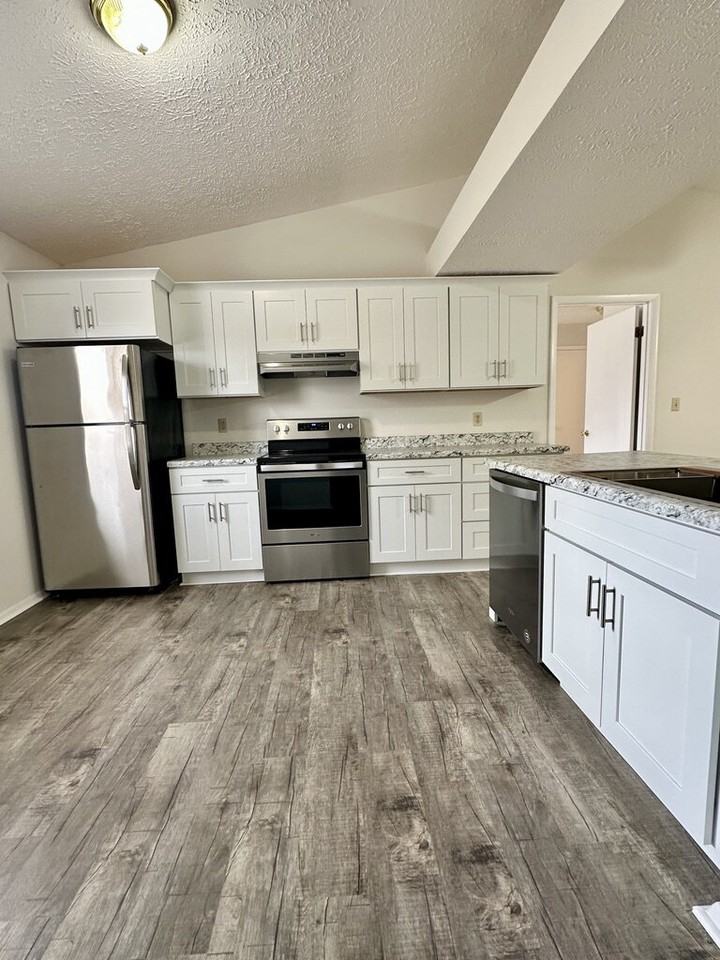 51 Kenway St - Photo 6 of 8