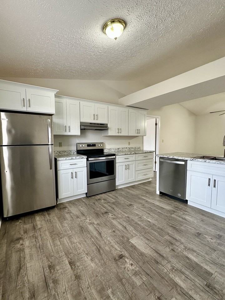 51 Kenway St - Photo 7 of 8