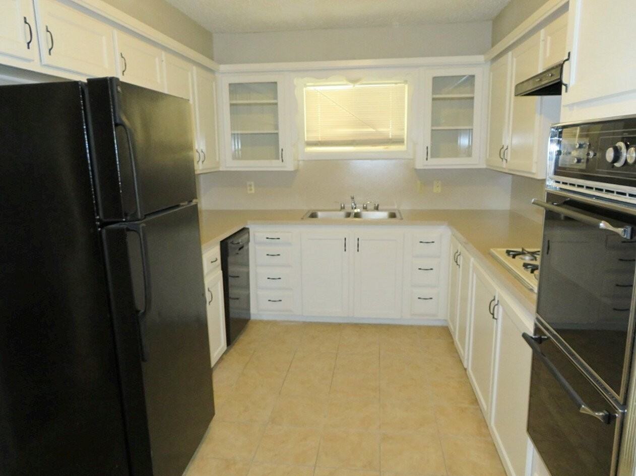 4207 46th St - Photo 4 of 9