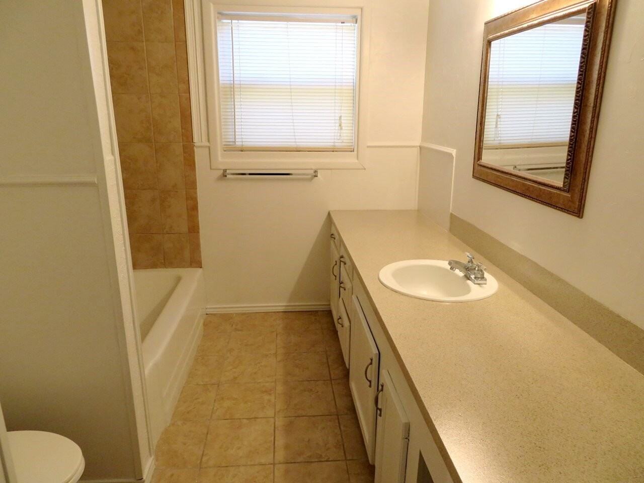 4207 46th St - Photo 6 of 9