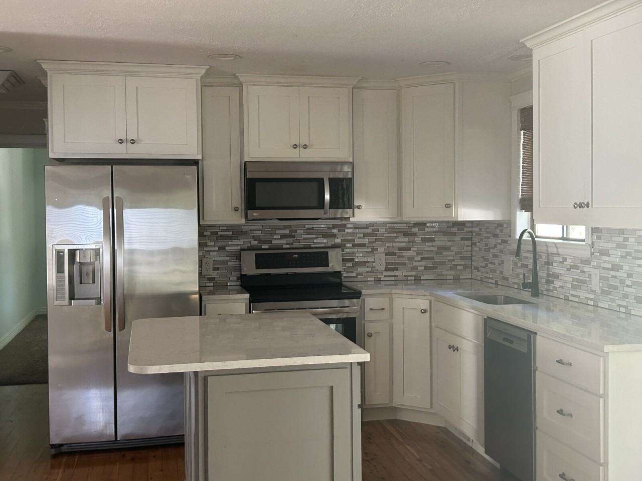 5702 Maplewood Dr - Photo 4 of 15