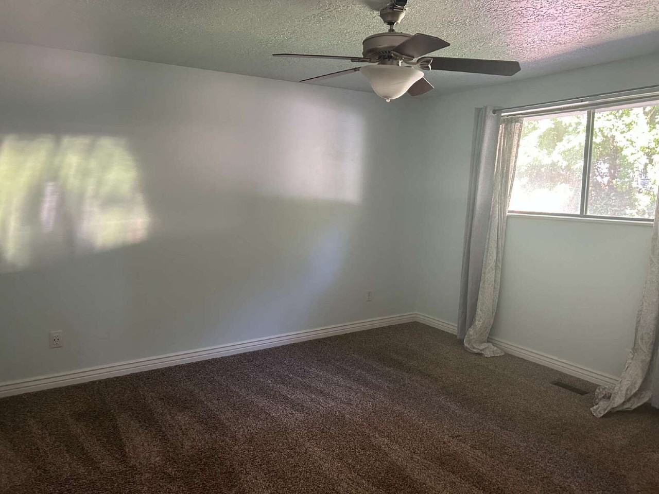 5702 Maplewood Dr - Photo 5 of 15