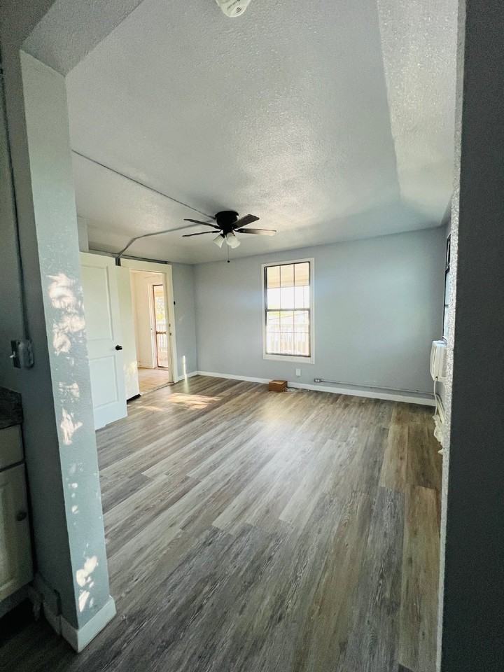 127 Sandmeyer St Apt 4 - Photo 4 of 7