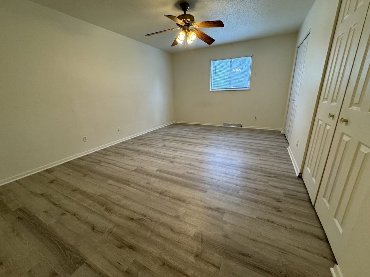 3245 S Douglas Ave - Photo 3 of 15