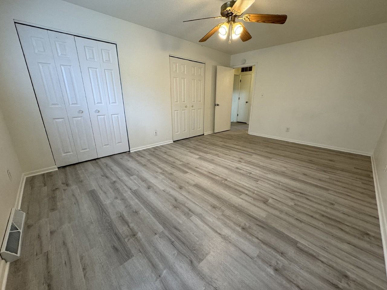 3245 S Douglas Ave - Photo 4 of 15