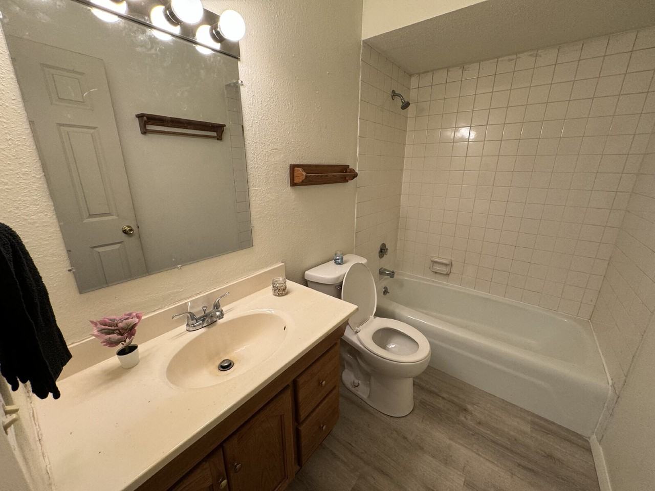 3245 S Douglas Ave - Photo 5 of 15