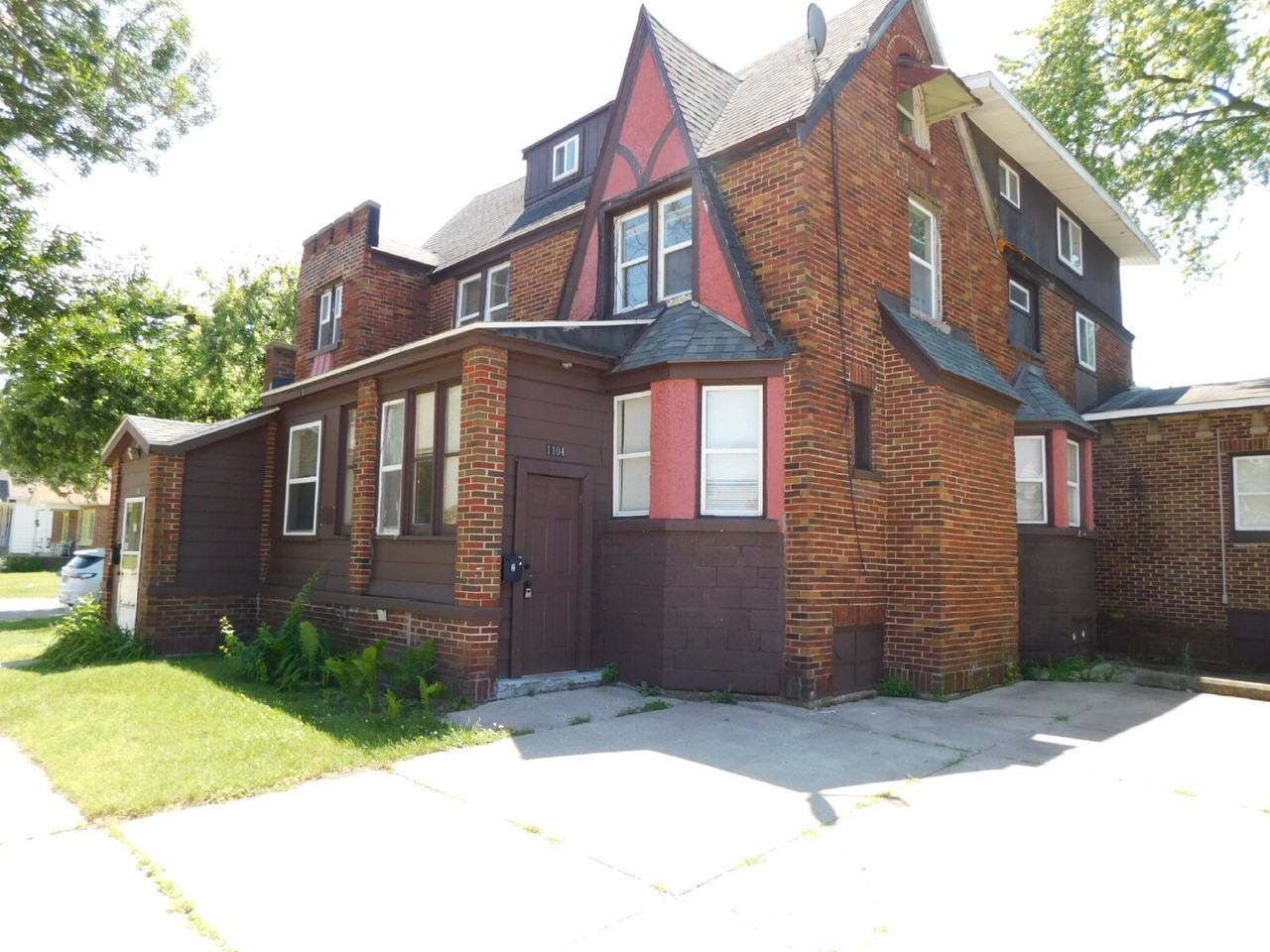 1104 Minnie St #2 - Photo 2 of 9