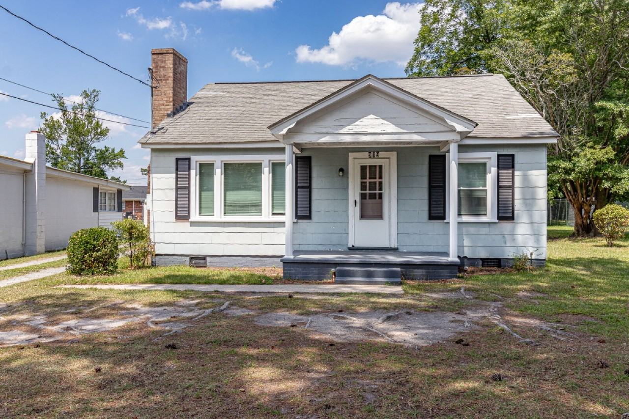 909 4th St - Photo 2 of 15