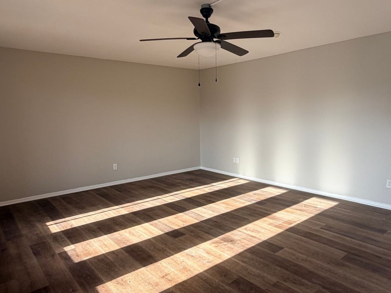 604 Sherwood Dr Apt D - Photo 2 of 4