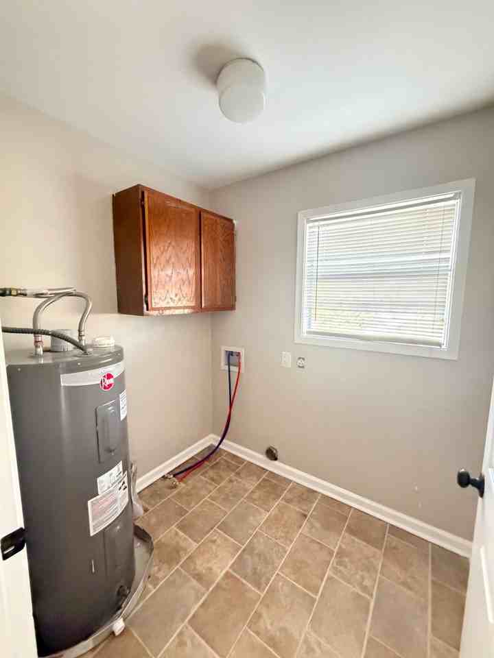 604 Sherwood Dr Apt D - Photo 3 of 4