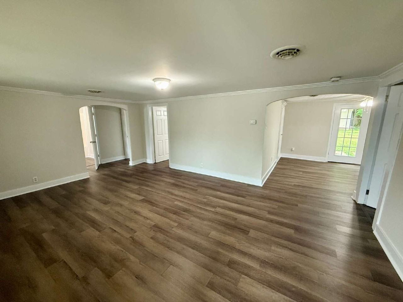 546 Guion St - Photo 2 of 10