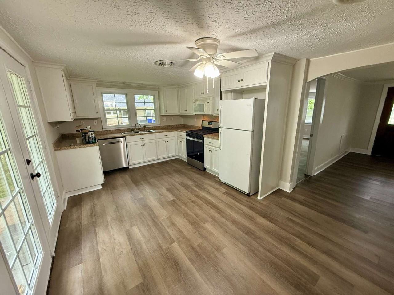 546 Guion St - Photo 3 of 10