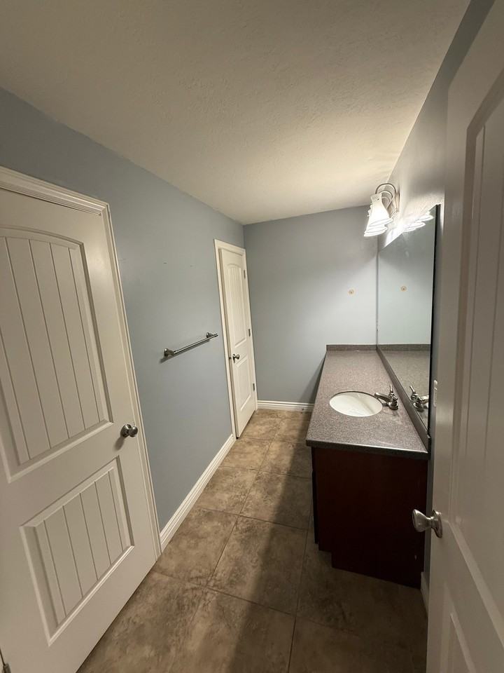 1848 W Grays Pl - Photo 5 of 12