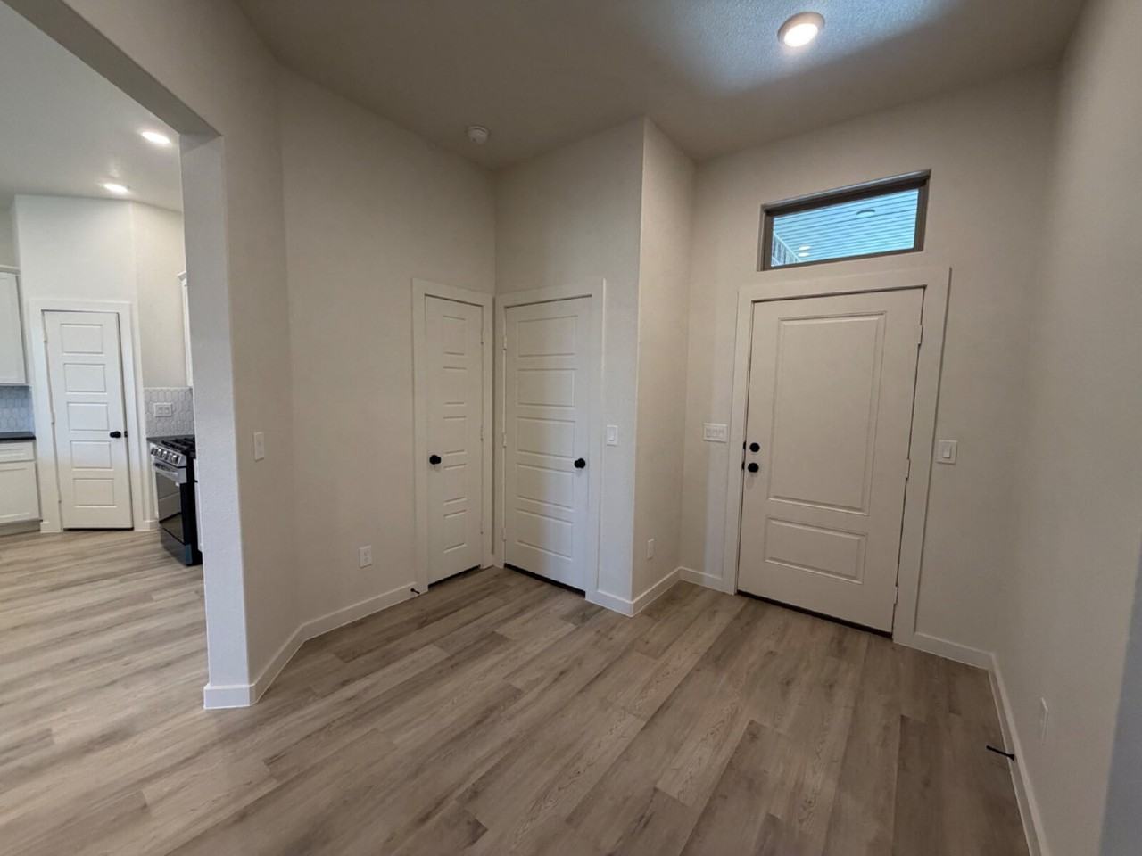 7012 16th St - Photo 2 of 15