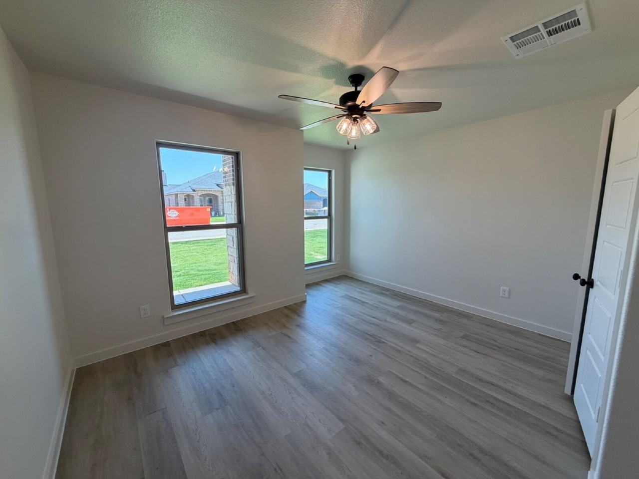 7012 16th St - Photo 4 of 15