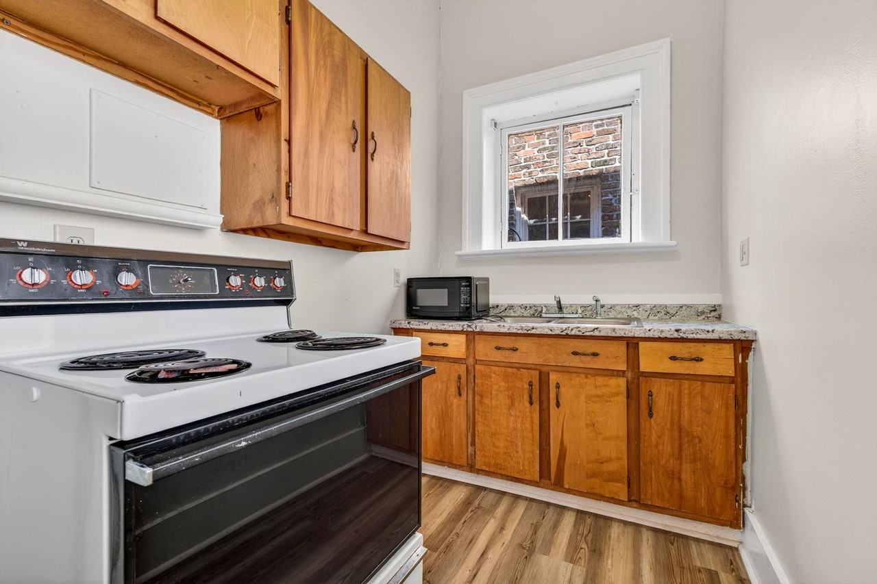 335 King St - Photo 2 of 14