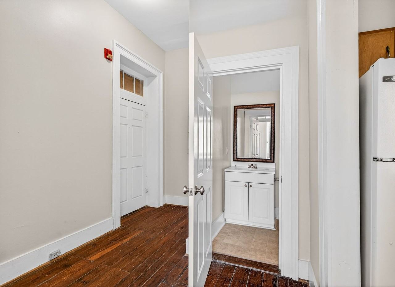 335 King St - Photo 4 of 14
